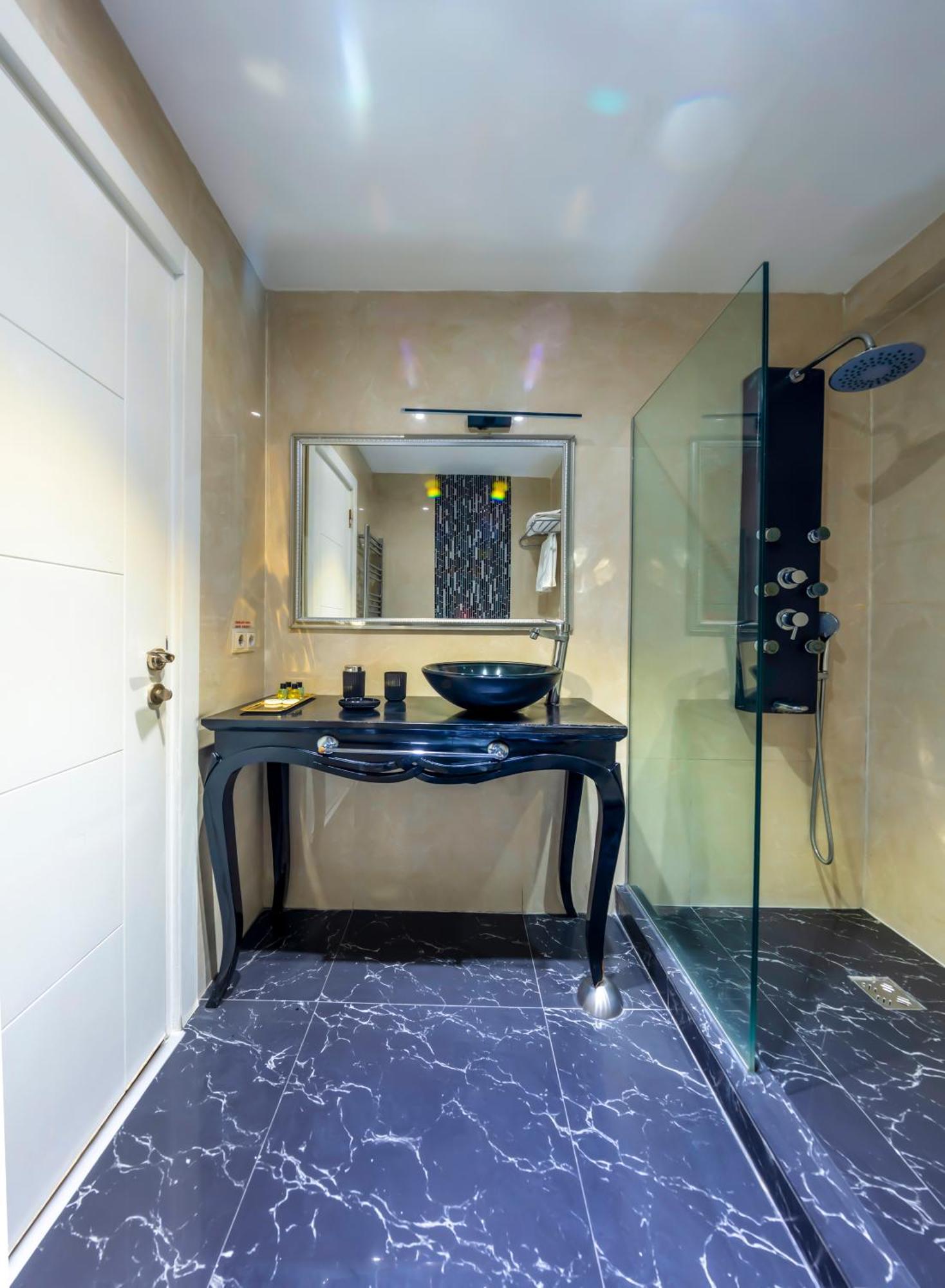 In Pera Boutique Hotel Istanbul Exterior photo